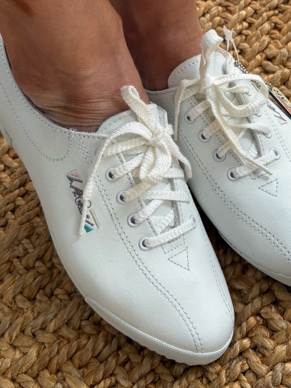 L.A. Gear Women’s White Low-Top Lace-Up Sneakers - Picture 5 of 6